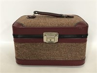 Vintage travel vanity case