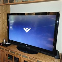 Vizio 55" 1080 p Flat Panel T. V. w / Remote xVT