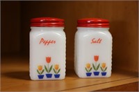 Tulip Pattern Salt & Pepper Shaker Set
