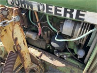 JOHN DEERE 2040 Tractor, MFWD