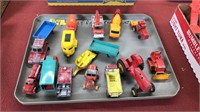 TRAY LOT OF ASSORTED VINTAGE LESNEY, DINKY CARS