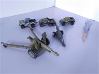 Lot de 6 mini véhicules militaires, incl canons