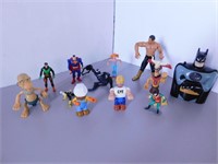 Lot de 12 figurines diverses, incl Spiderman