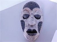 Masque de bois sculpté style Pacifique sud
