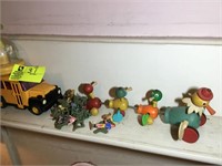 LARGE GROUP OF MISCELLANEOUS TOYS VINTAGE SOME MET