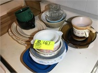 MISCELLANEOUS GROUP DISHES AND PLATERS