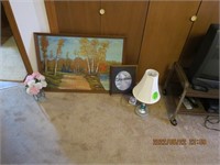 Lot of 2 pictures -1 dresser light - vase