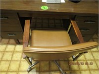 Office desk & swivel chair on wheels