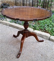 TILT TOP PIE CRUST TABLE