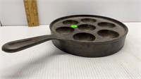 GRISWOLD CAST IRON APPLESKIVES PAN (PANCAKE PUFFS)