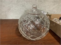 SMALL ROUND CRYSTAL JAR WITH LID