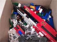 Apx 6.4 pounds of Lego.  Mostly Vintage pieces