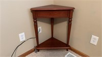 Corner table