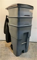 (3) Rubbermaid Trash Cans Brute
