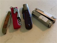 4 pocket  knives
