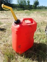 Chilton 4 1/2 Gal. Poly Gas Can