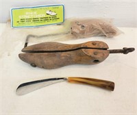 Wood shoe stretchers and shoe horn