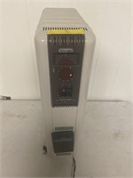 Delonghi heater, has wheels, plugged in and works