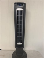 Lasko fan, turns on and works, make sure to press