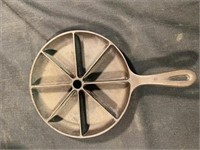 Vintage 9" Cornbread Skillet