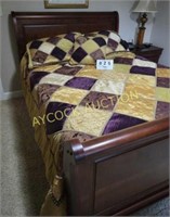 Queen bed w/night stand, dresser & chest of