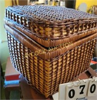 Picnic basket w/new dishes