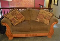Love Seat w/Oak Trim & 2 Accent Pillows