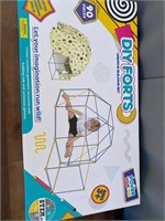 90 pc DIY fort building kit