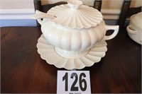 Calif USA C609 Vintage Ceramic Soup Tureen with