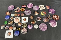 Collectible music buttons (box lot)