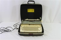 Vtg. 1970s Smith Corona Typewriter + Case
