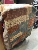 DOUBLE-SIDED HAND SEWN QUILT