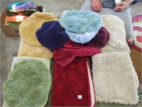 large lot of seat covers & bathroom rugs