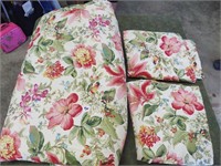 King like new quilt with 2 shams