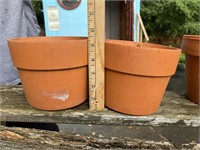 Set of 2 Med Clay Flower Pots