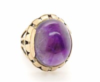 Amethyst set yellow gold cocktail ring