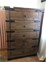 Puckett's Wooden 5 Drawer Dresser