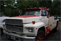 1987 Ford F700 Tow Truck