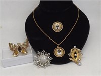 NECKLACE AND PIN AND 3 BROACHES