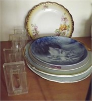 6 VINTAGE PLATES AND STANDS