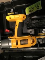 DEWALT HEAVY DUTY 1/2" IMPACT WRENCH, 2 BATTERIES