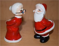 (BS) Vintage Santa & Mrs. Kissing Shakers