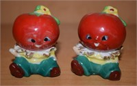 (BS) Vintage Tomato Shakers