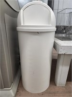 Rubbermaid Dome Top Trash Can