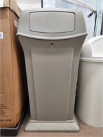 Rubbermaid Large Commercial Trash Can