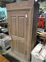 EARLY FARM CUPBOARD 31 X 22 X 66T