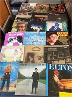 18 Elton John vinyl record albums