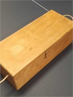 F8) Nice vintage wooden tool box. Solid shape.