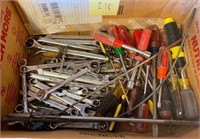 R - LOT OF WRENCHES & SCREWDRIVERS (R15)