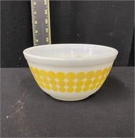 Vintage Pyrex Dots 1 1/2 QT Mixing Bowl